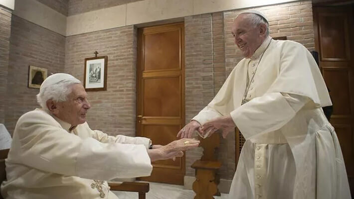 Papa Francisco e Bento XVI são vacinados contra a Covid-19